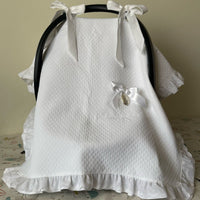 Cubrehuevito con orilla de tira bordada