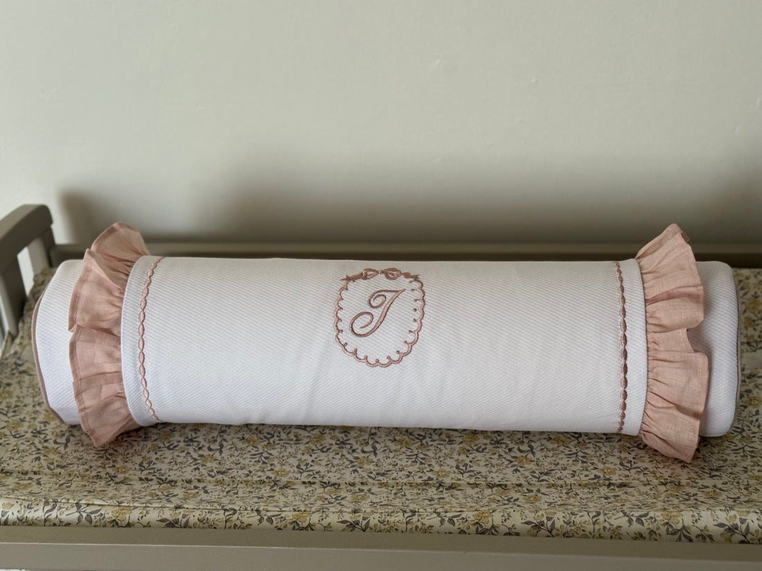 Almohada Caramelo con Olanes 60cm
