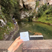 Cubrehuevito con medalla Covadonga o Medalla de Covadonga con lazo de lino