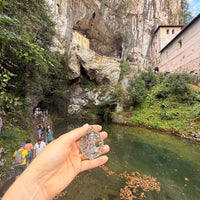 Cubrehuevito con medalla Covadonga o Medalla de Covadonga con lazo de lino