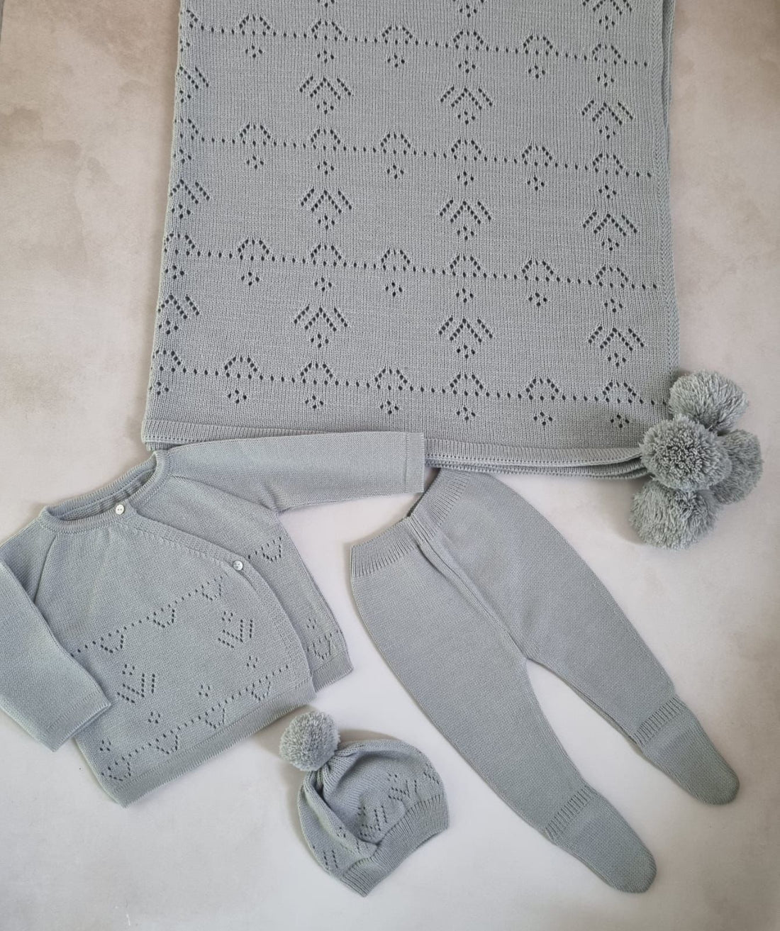 Conjunto color gris de punto y cobija personalizados